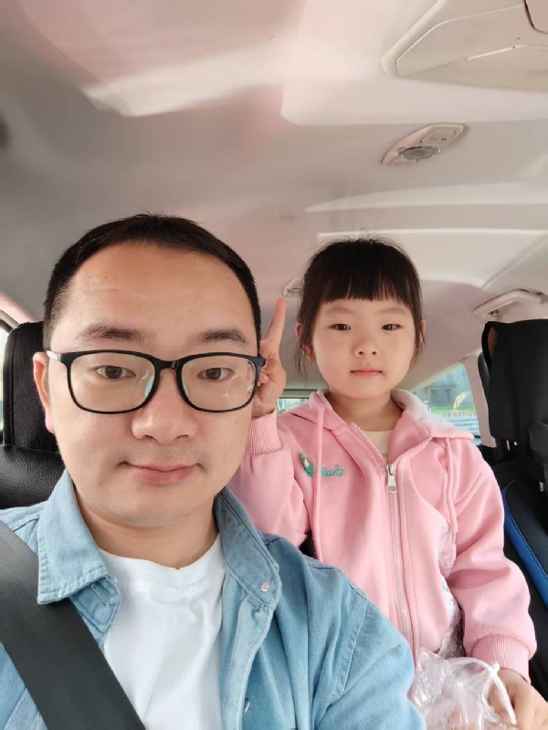 知天晓的第一张照片--连城闪婚服务中心